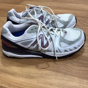 new balance sneakers with roll bar